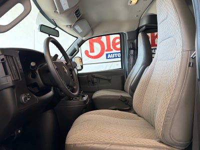 2023 Chevrolet Express Passenger 3500 1LS