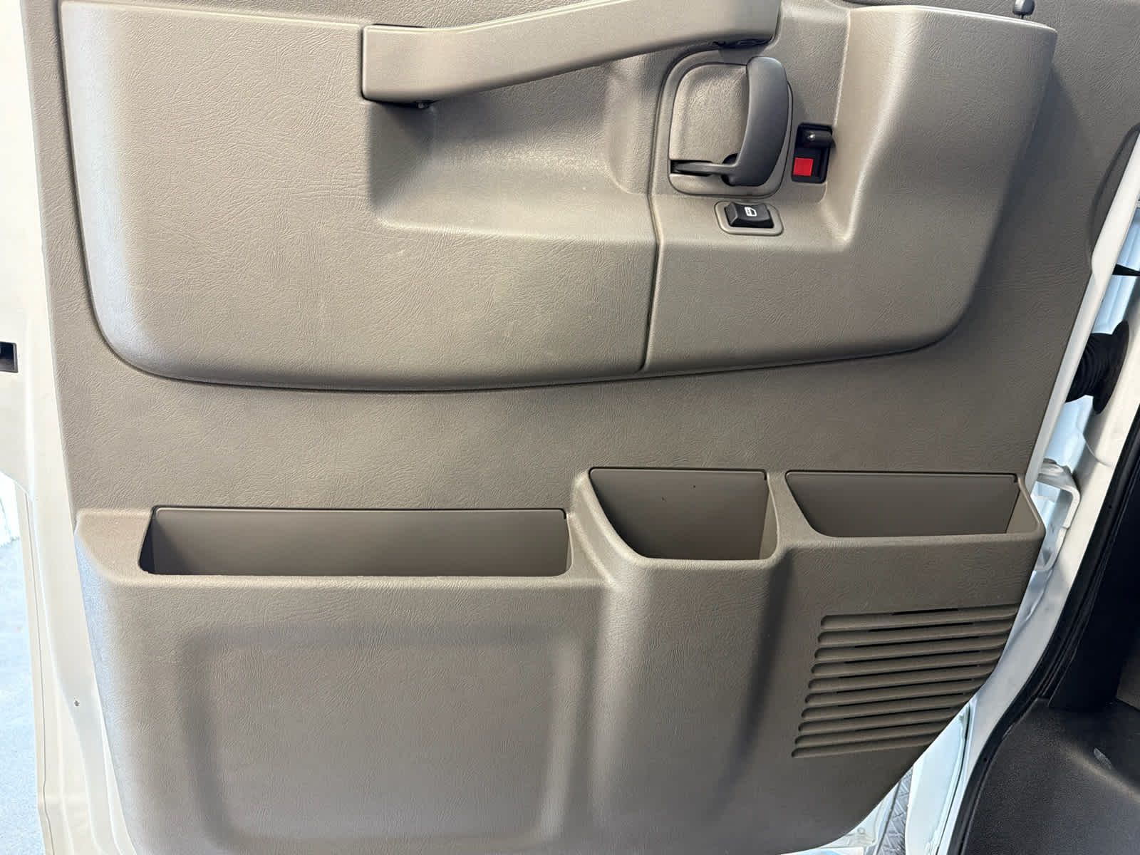 2023 Chevrolet Express Passenger 3500 1LS