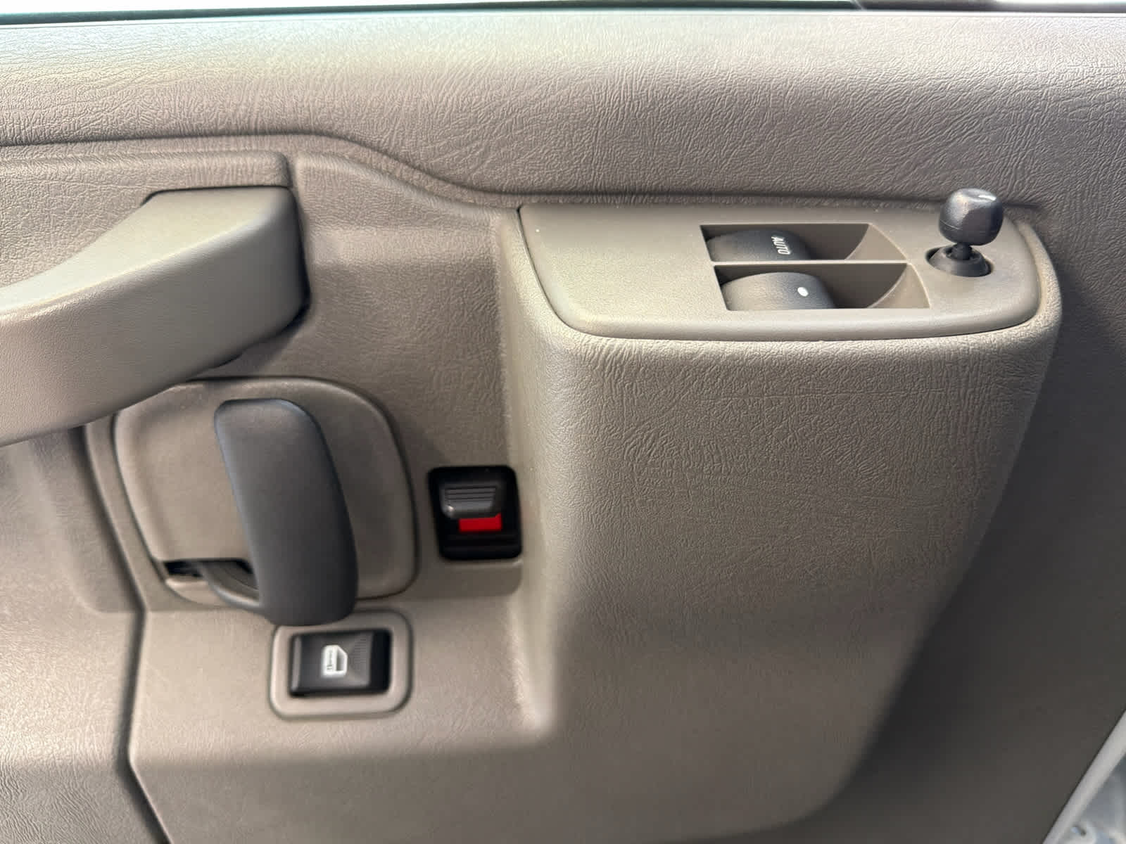 2023 Chevrolet Express Passenger 3500 1LS