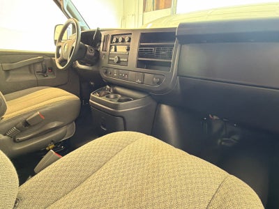 2023 Chevrolet Express Passenger 3500 1LS
