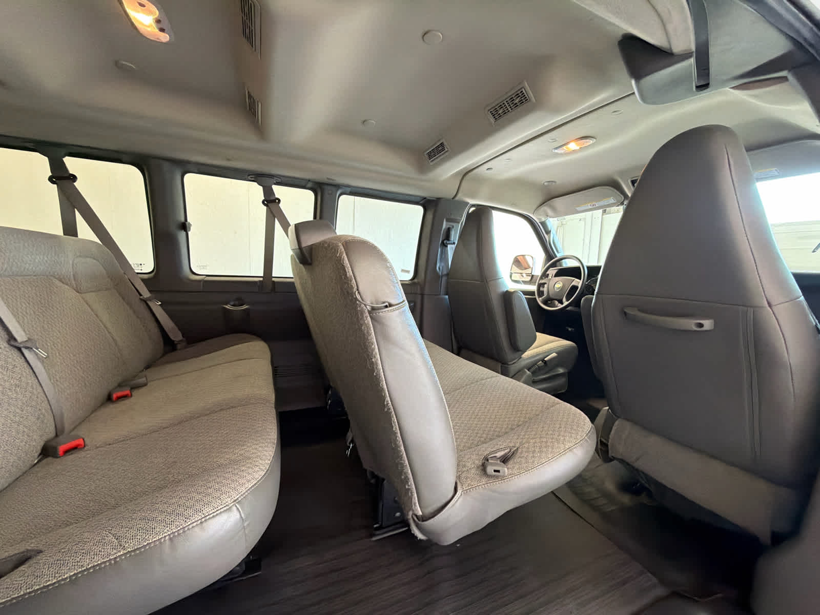 2023 Chevrolet Express Passenger 3500 1LS