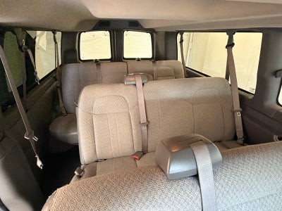 2023 Chevrolet Express Passenger 3500 1LS