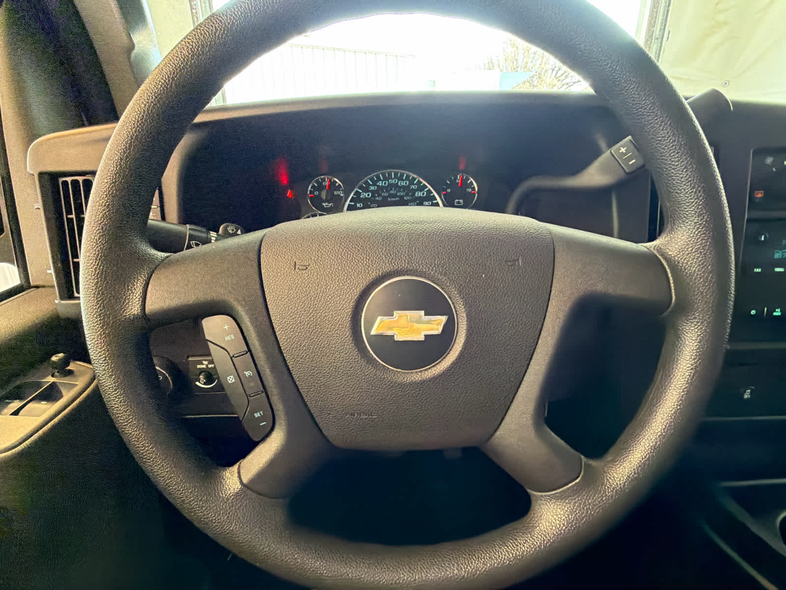 2023 Chevrolet Express Passenger 3500 1LS