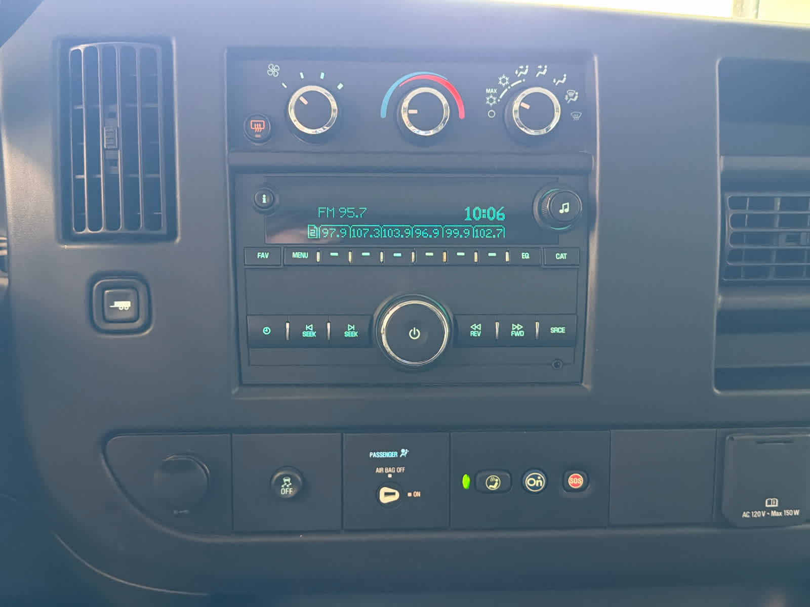 2023 Chevrolet Express Passenger 3500 1LS