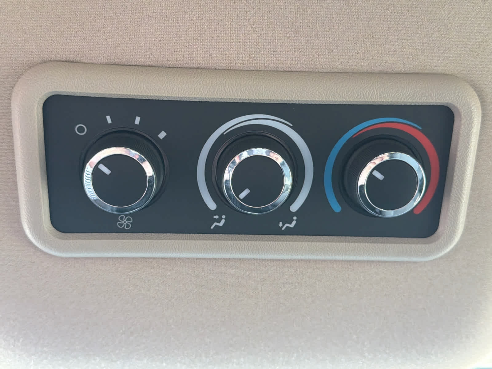 2023 Chevrolet Express Passenger 3500 1LS