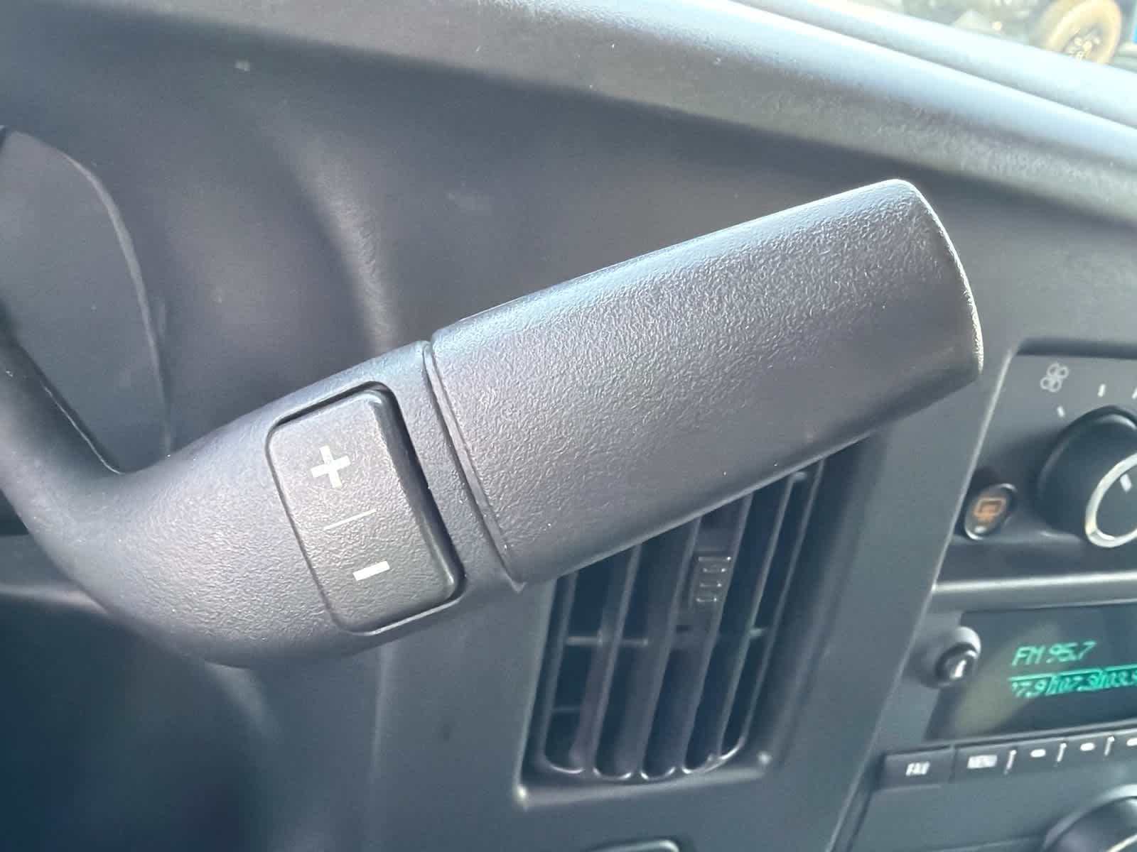 2023 Chevrolet Express Passenger 3500 1LS