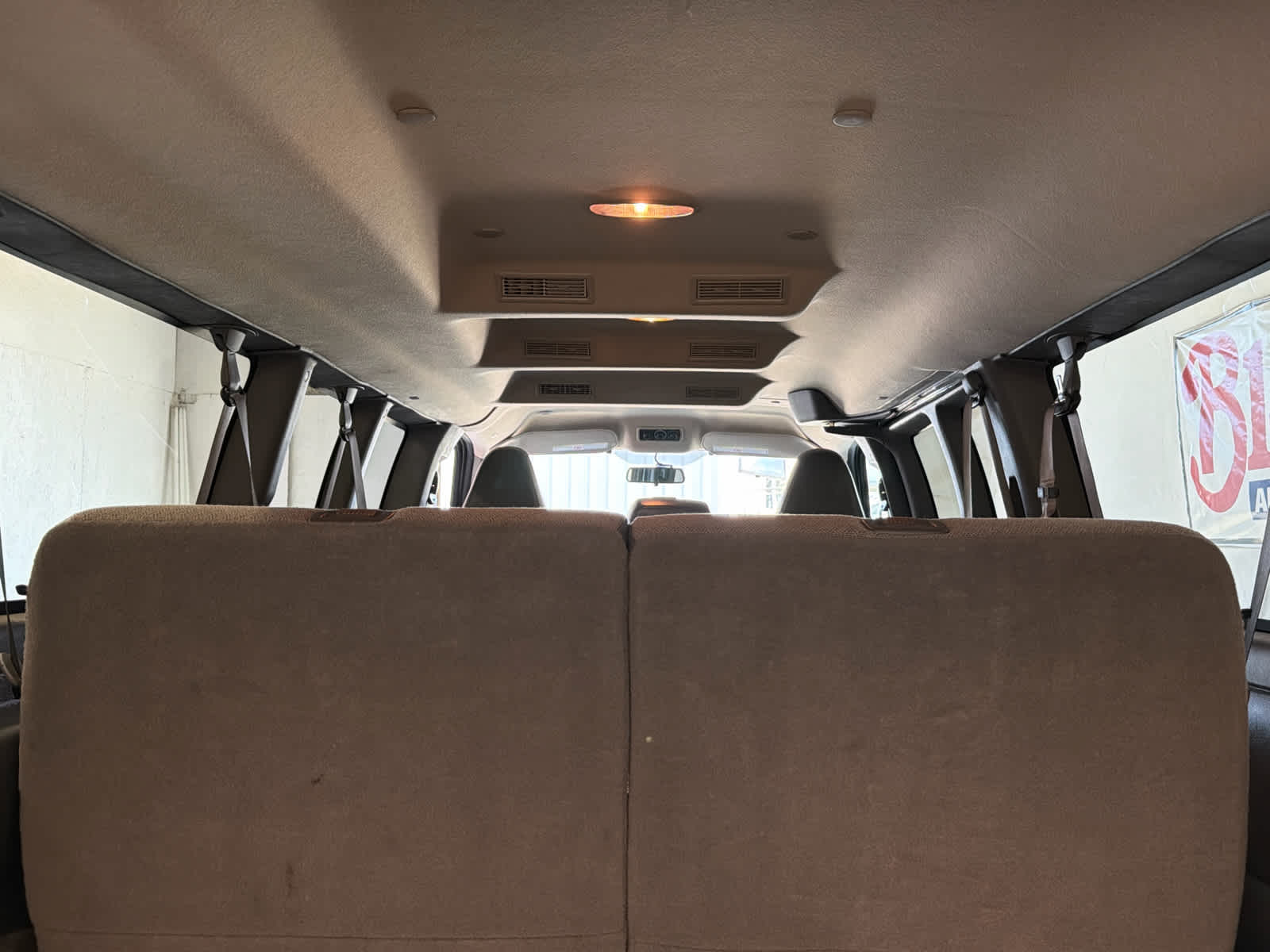 2023 Chevrolet Express Passenger 3500 1LS