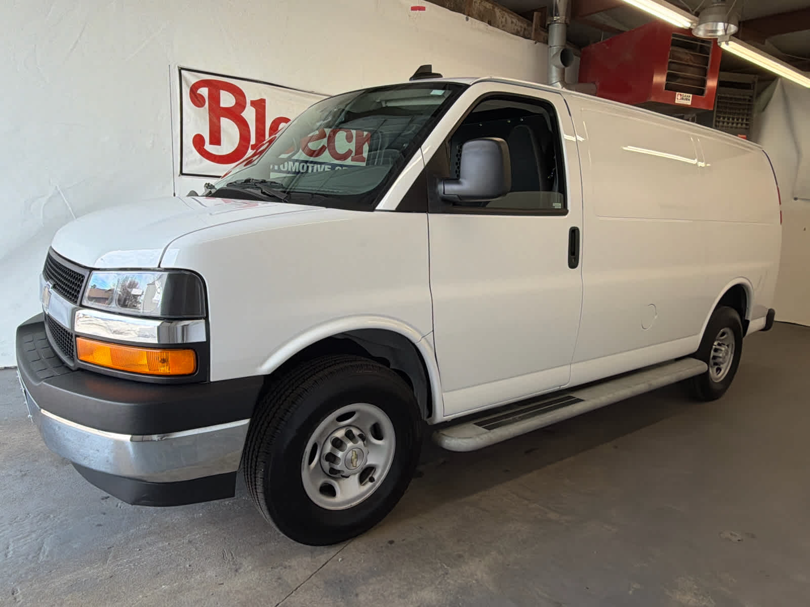 2024 Chevrolet Express Cargo 2500 WT