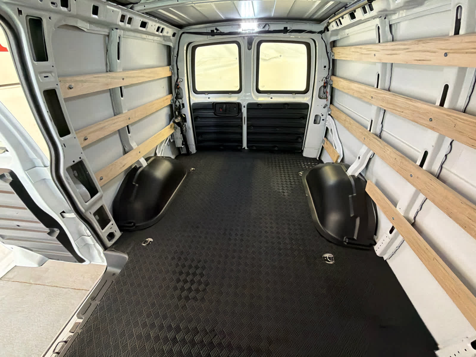 2024 Chevrolet Express Cargo 2500 WT