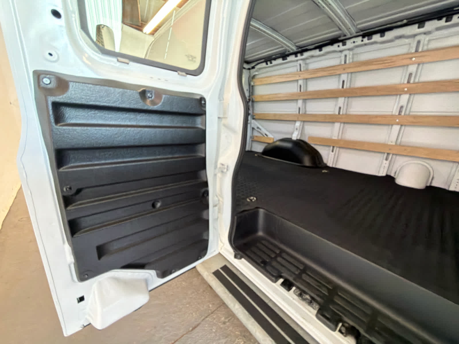 2024 Chevrolet Express Cargo 2500 WT