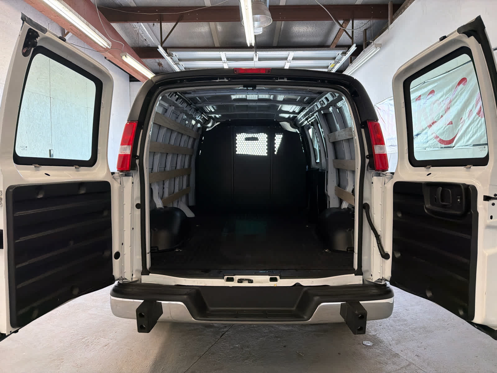 2024 Chevrolet Express Cargo 2500 WT