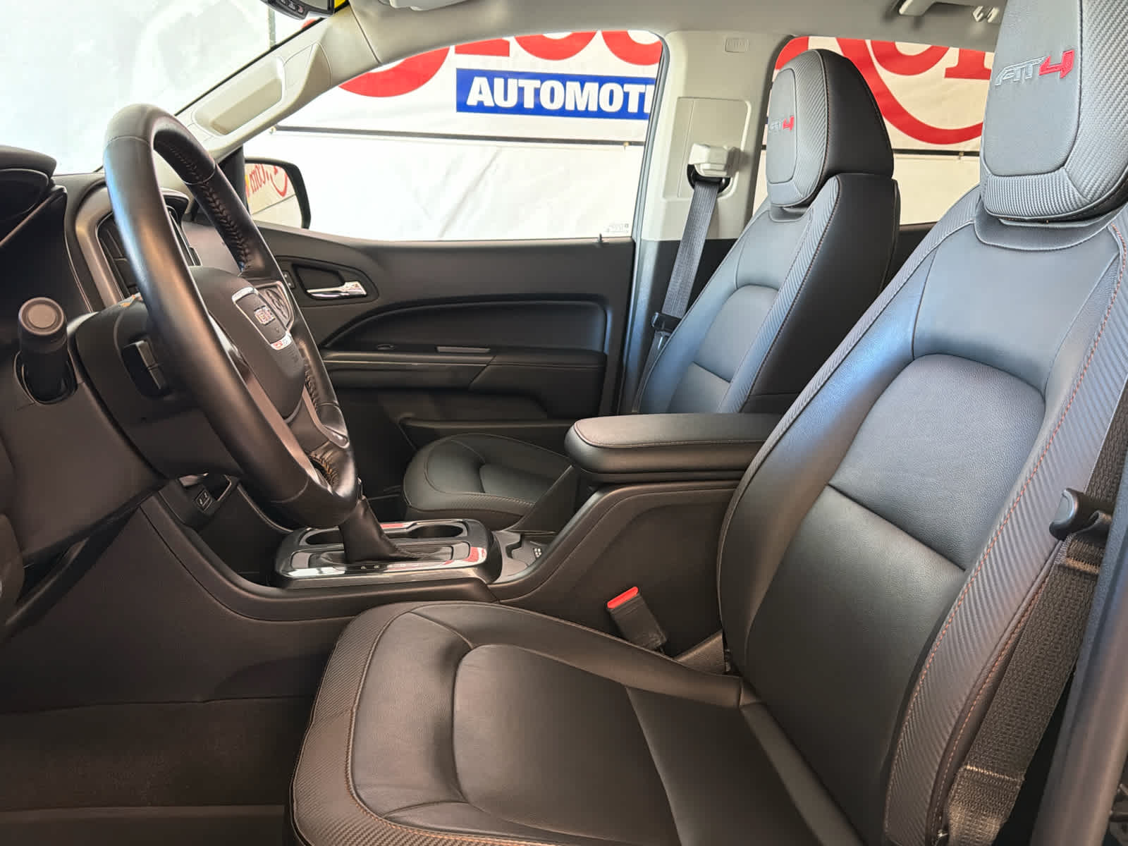 2022 GMC Canyon AT4 - Leather