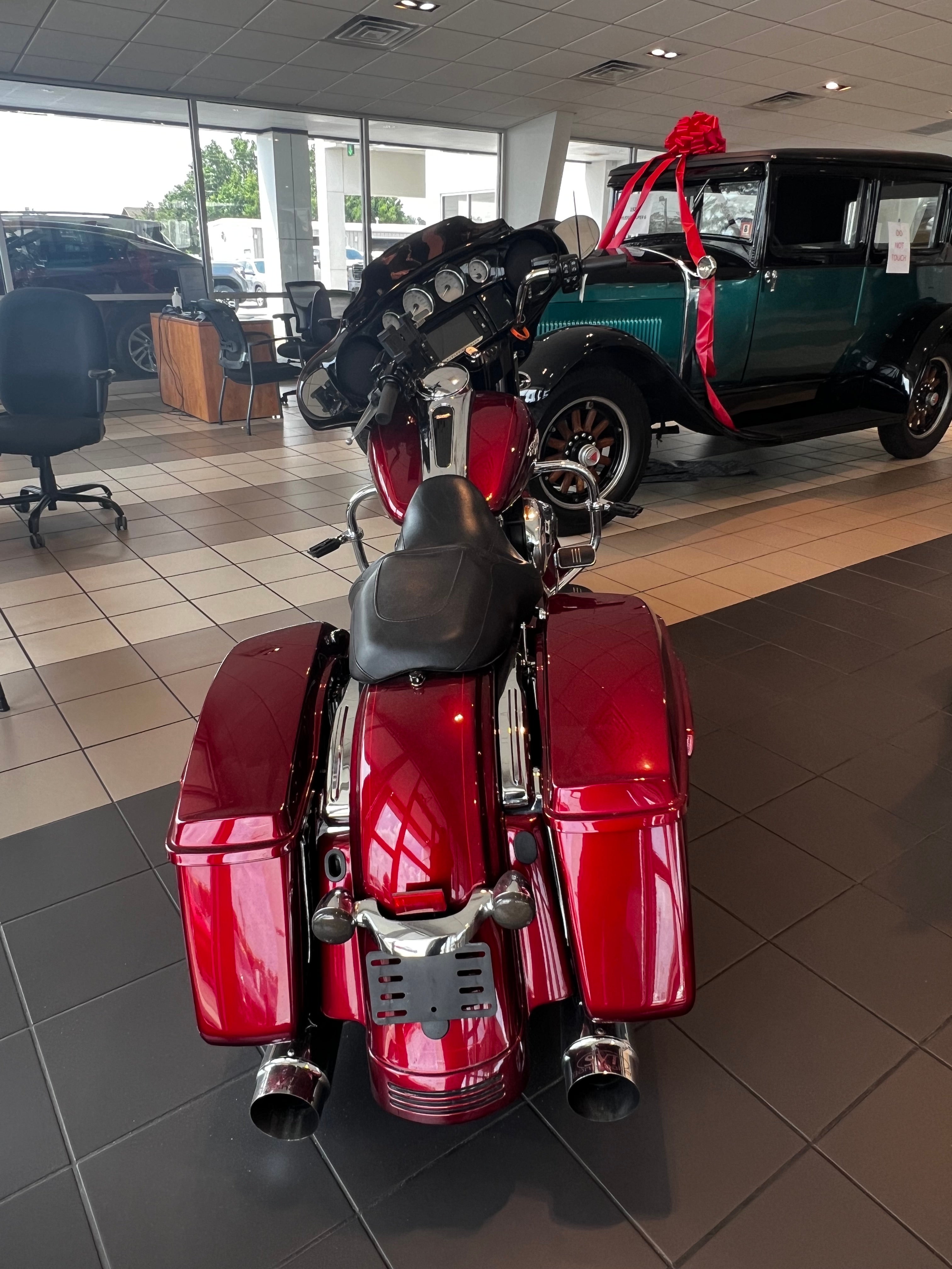 2016 HARLEY-DAVIDSON FLHXS STREET GL Base