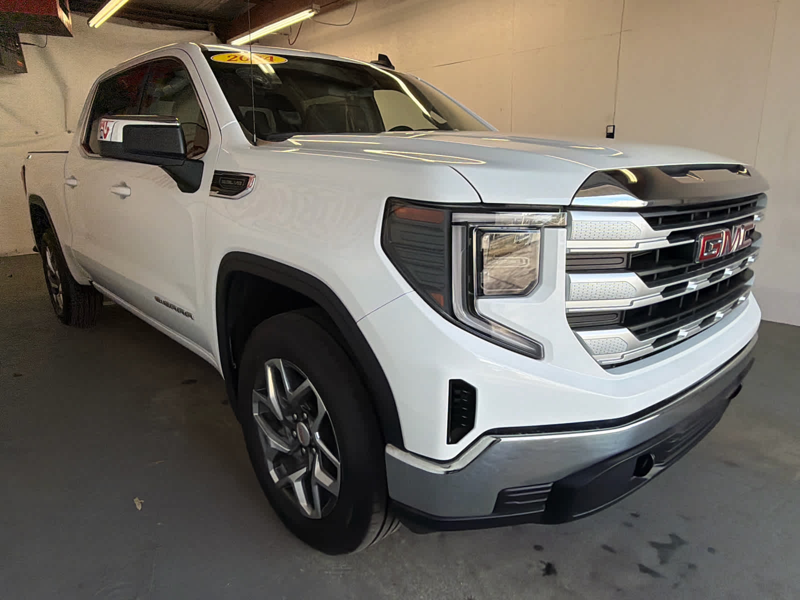 2024 GMC Sierra 1500 SLE