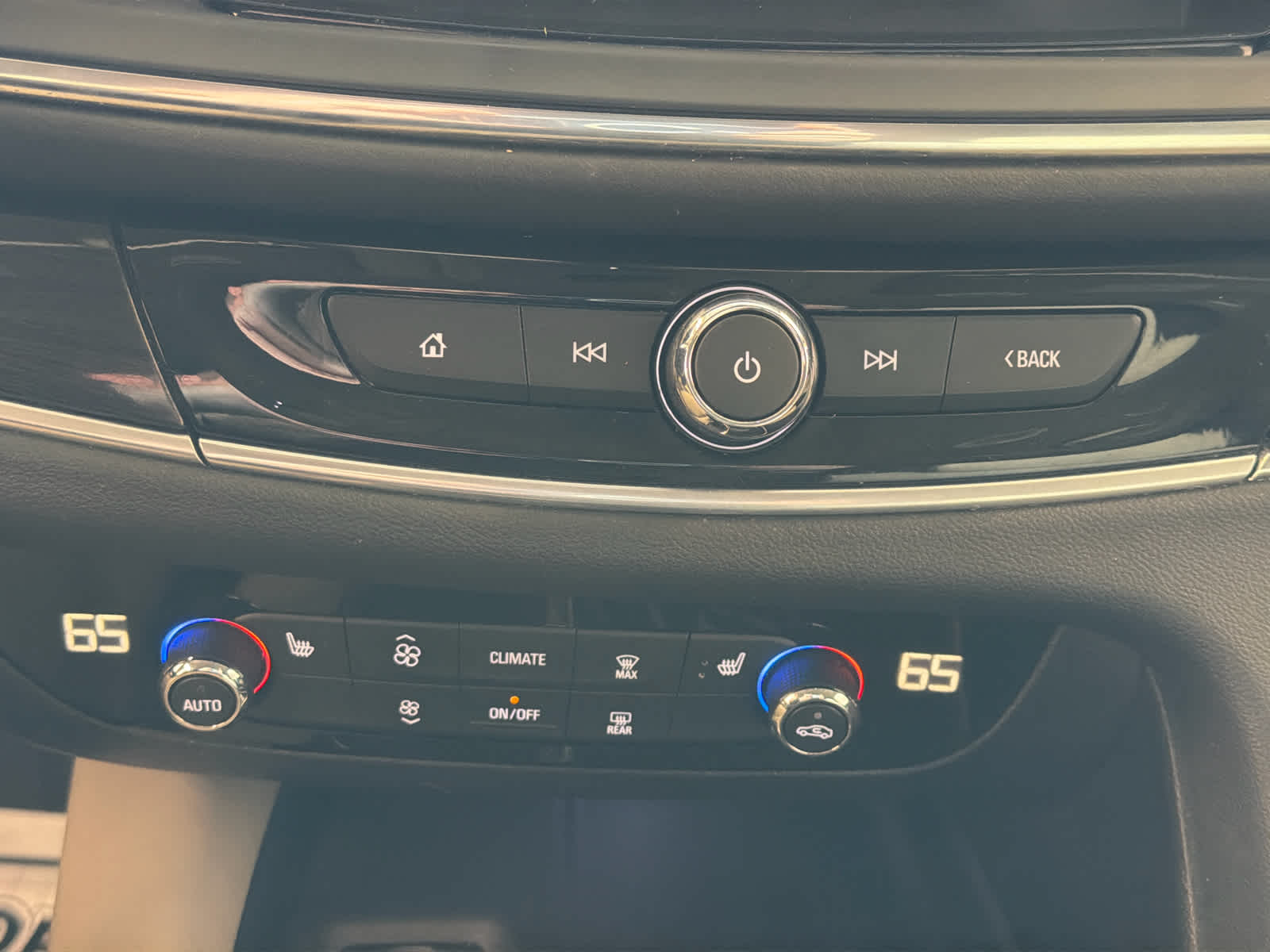 2021 Buick Enclave Essence