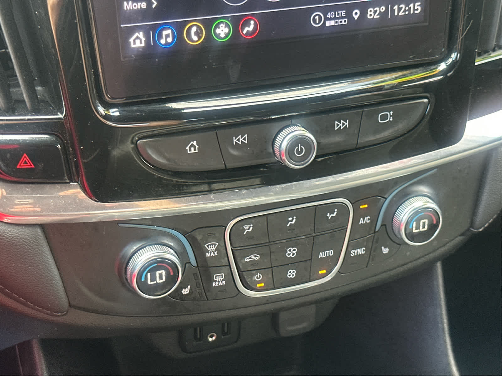 2022 Chevrolet Traverse LT Cloth