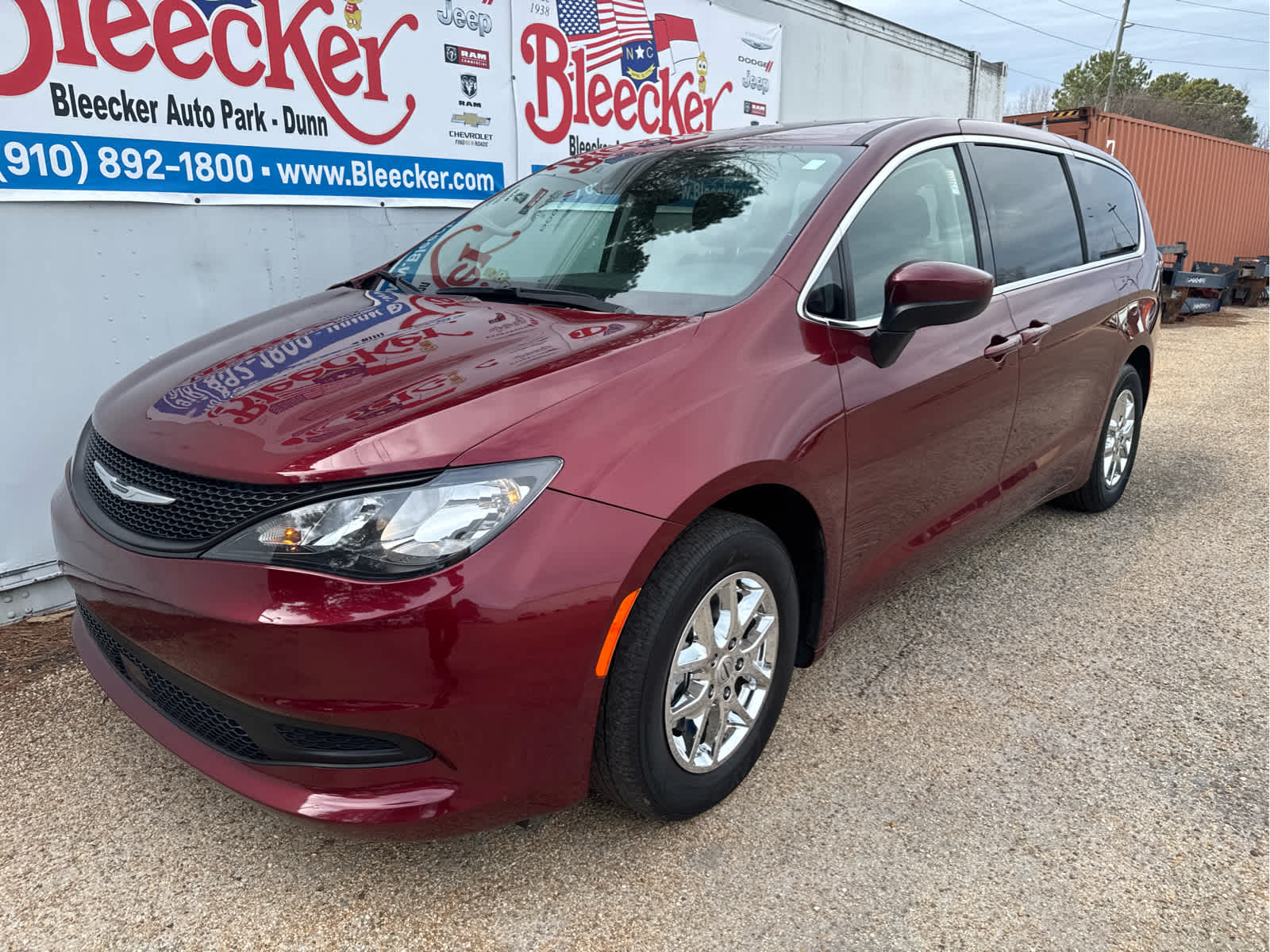 2023 Chrysler Voyager LX