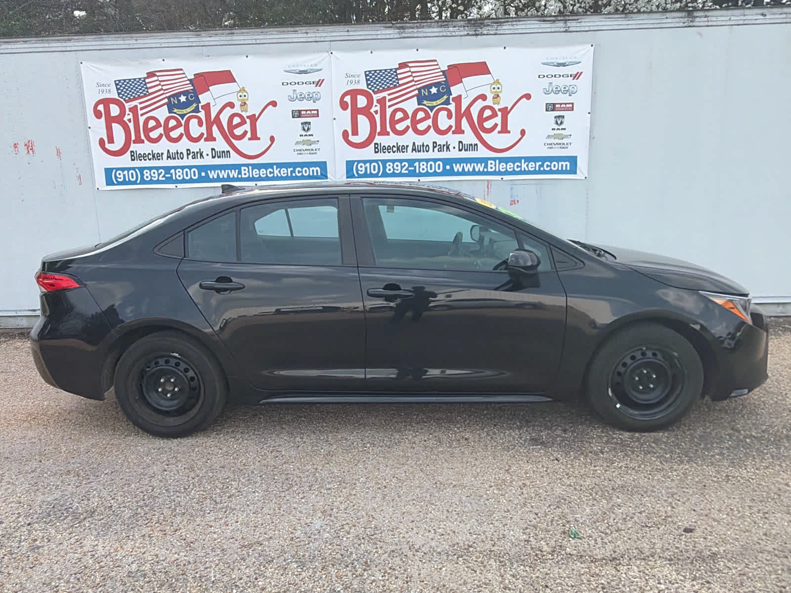 Used 2022 Toyota Corolla LE with VIN 5YFEPMAE6NP325591 for sale in Dunn, NC