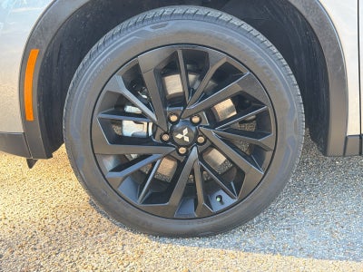 2023 Mitsubishi Outlander SE