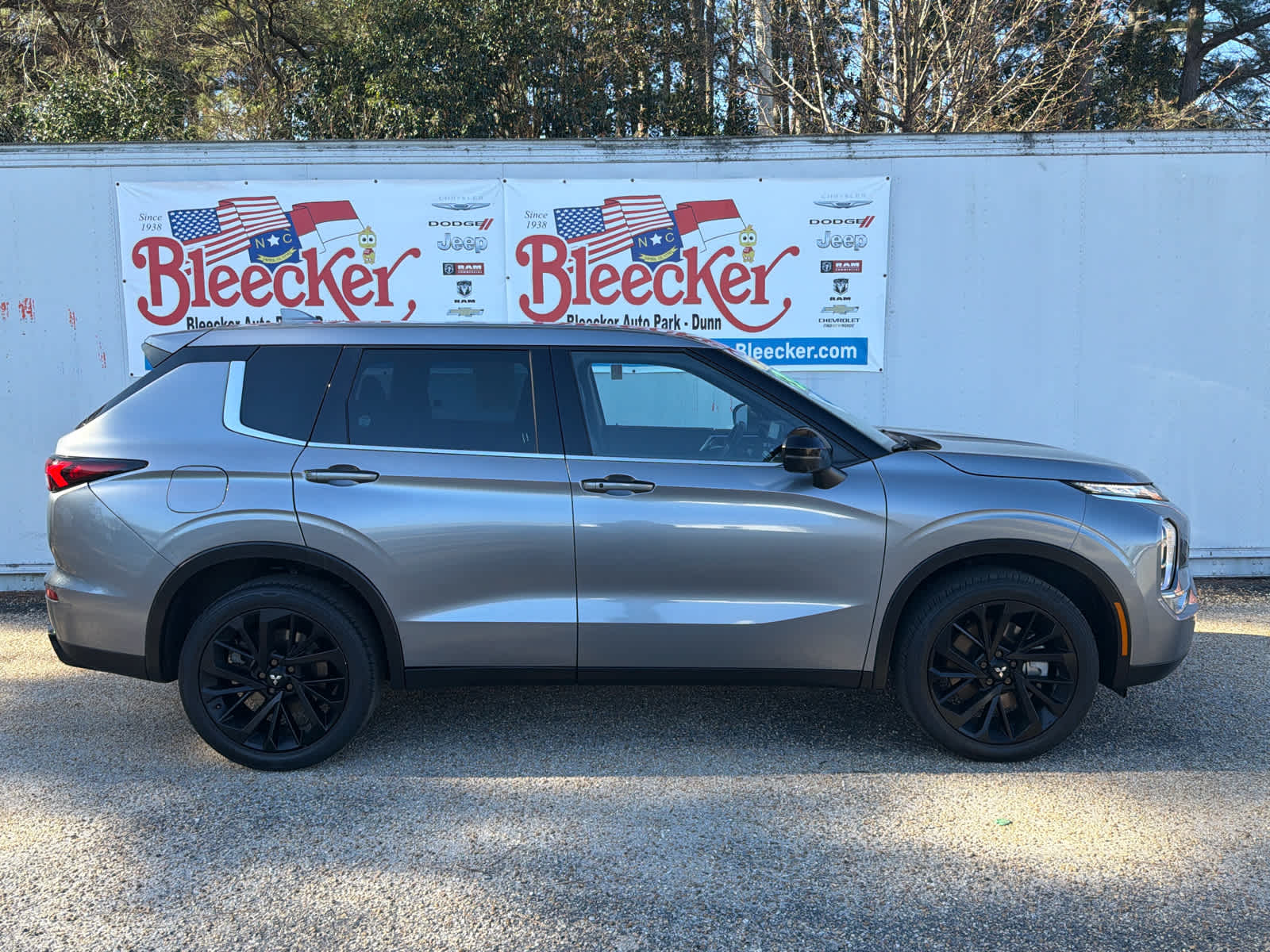 2023 Mitsubishi Outlander SE