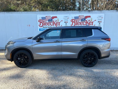 2023 Mitsubishi Outlander SE